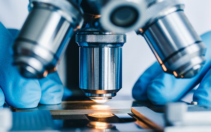 achromoate_Content_Image_800x500_sq Ein optischer Achromat ist ein optisches Element, das dazu verwendet wird, chromatische Aberrationen zu korrigieren